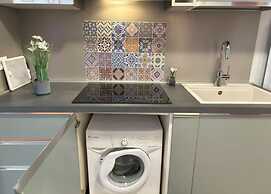 Luminous Apartment Near Lido dei Pini - Beahost