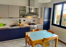 Bright Apartment 300 mt From the Beach - Beahost
