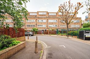 Nice 2-bed flat near earls court