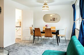 Nice 2-bed flat near earls court