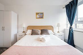 Nice 2-bed flat near earls court