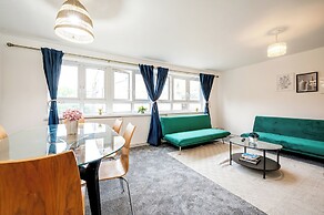 Nice 2-bed flat near earls court