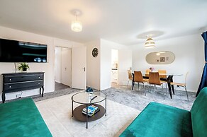 Nice 2-bed flat near earls court