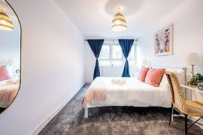 Nice 2-bed flat near earls court