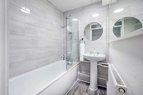 Nice 2-bed flat near earls court