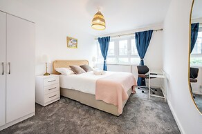 Nice 2-bed flat near earls court