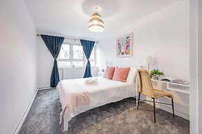 Nice 2-bed flat near earls court