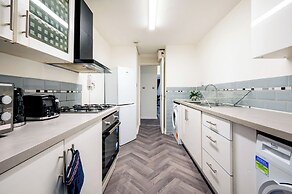 Nice 2-bed flat near earls court