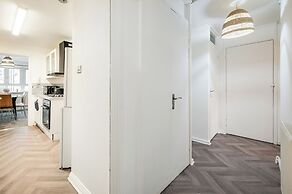 Nice 2-bed flat near earls court