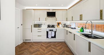 Cove Road Houses by Redwood Stays