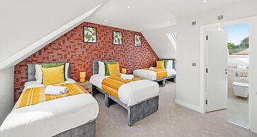 Cove Road Houses by Redwood Stays
