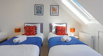 Cove Road Houses by Redwood Stays