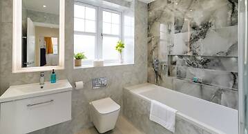 Cove Road Houses by Redwood Stays