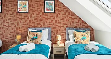 Cove Road Houses by Redwood Stays