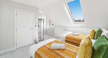Cove Road Houses by Redwood Stays