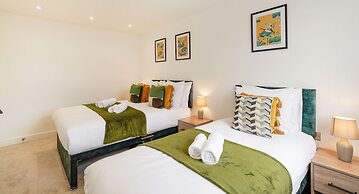 Cove Road Houses by Redwood Stays