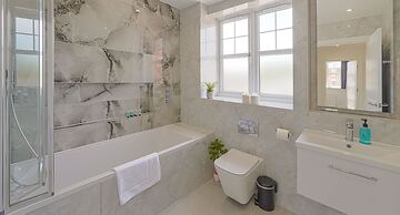 Cove Road Houses by Redwood Stays