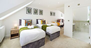 Cove Road Houses by Redwood Stays