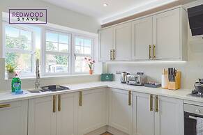 Cove Road Houses by Redwood Stays