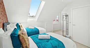 Cove Road Houses by Redwood Stays