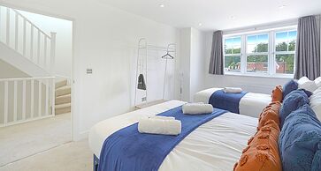 Cove Road Houses by Redwood Stays