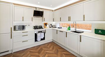 Cove Road Houses by Redwood Stays