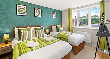 Cove Road Houses by Redwood Stays