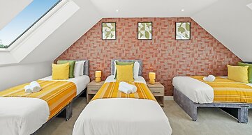 Cove Road Houses by Redwood Stays