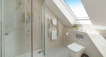 Cove Road Houses by Redwood Stays