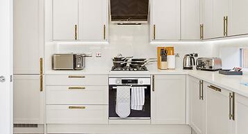 Cove Road Houses by Redwood Stays