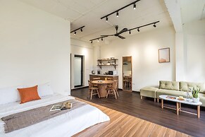 UNIQUE Creative Apartment w SKY View