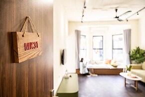 UNIQUE Creative Apartment w SKY View