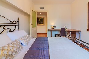 Aglaia Luxury Lake View