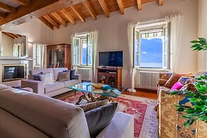 Aglaia Luxury Lake View