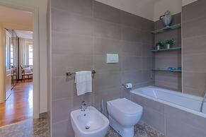 Aglaia Luxury Lake View