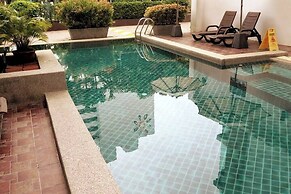 6-32 - 1 Bdr Condo With Balcony and Shared Pool