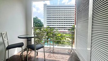 6-32 - 1 Bdr Condo With Balcony and Shared Pool