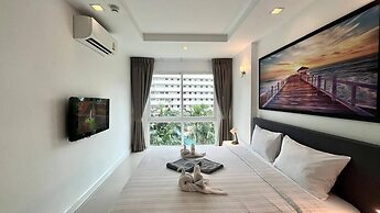 6-32 - 1 Bdr Condo With Balcony and Shared Pool