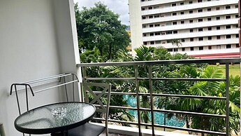 6-32 - 1 Bdr Condo With Balcony and Shared Pool