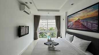 6-32 - 1 Bdr Condo With Balcony and Shared Pool