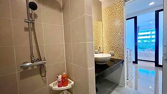 6-32 - 1 Bdr Condo With Balcony and Shared Pool