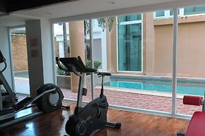 6-32 - 1 Bdr Condo With Balcony and Shared Pool