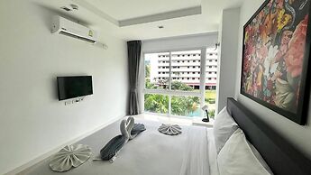 6-32 - 1 Bdr Condo With Balcony and Shared Pool