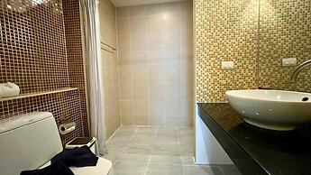 6-32 - 1 Bdr Condo With Balcony and Shared Pool