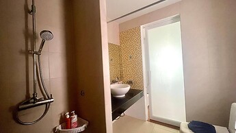 6-32 - 1 Bdr Condo With Balcony and Shared Pool