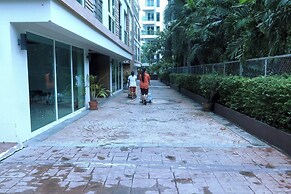 6-32 - 1 Bdr Condo With Balcony and Shared Pool