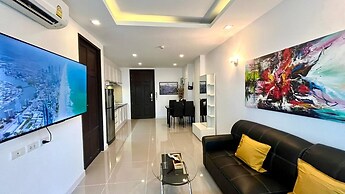 6-32 - 1 Bdr Condo With Balcony and Shared Pool