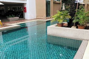 6-32 - 1 Bdr Condo With Balcony and Shared Pool