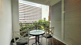 6-32 - 1 Bdr Condo With Balcony and Shared Pool