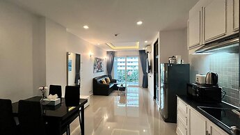 6-32 - 1 Bdr Condo With Balcony and Shared Pool
